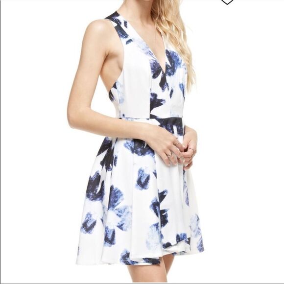 Lulu’s Seeing Chic Skater white and blue abstract floral dress Small - Picture 1 of 13